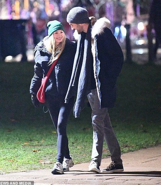 GA1ZVvdXMAA2BN1?format=jpg&name=small - Sophie Turner confirma su relación con Peregrine Pearson