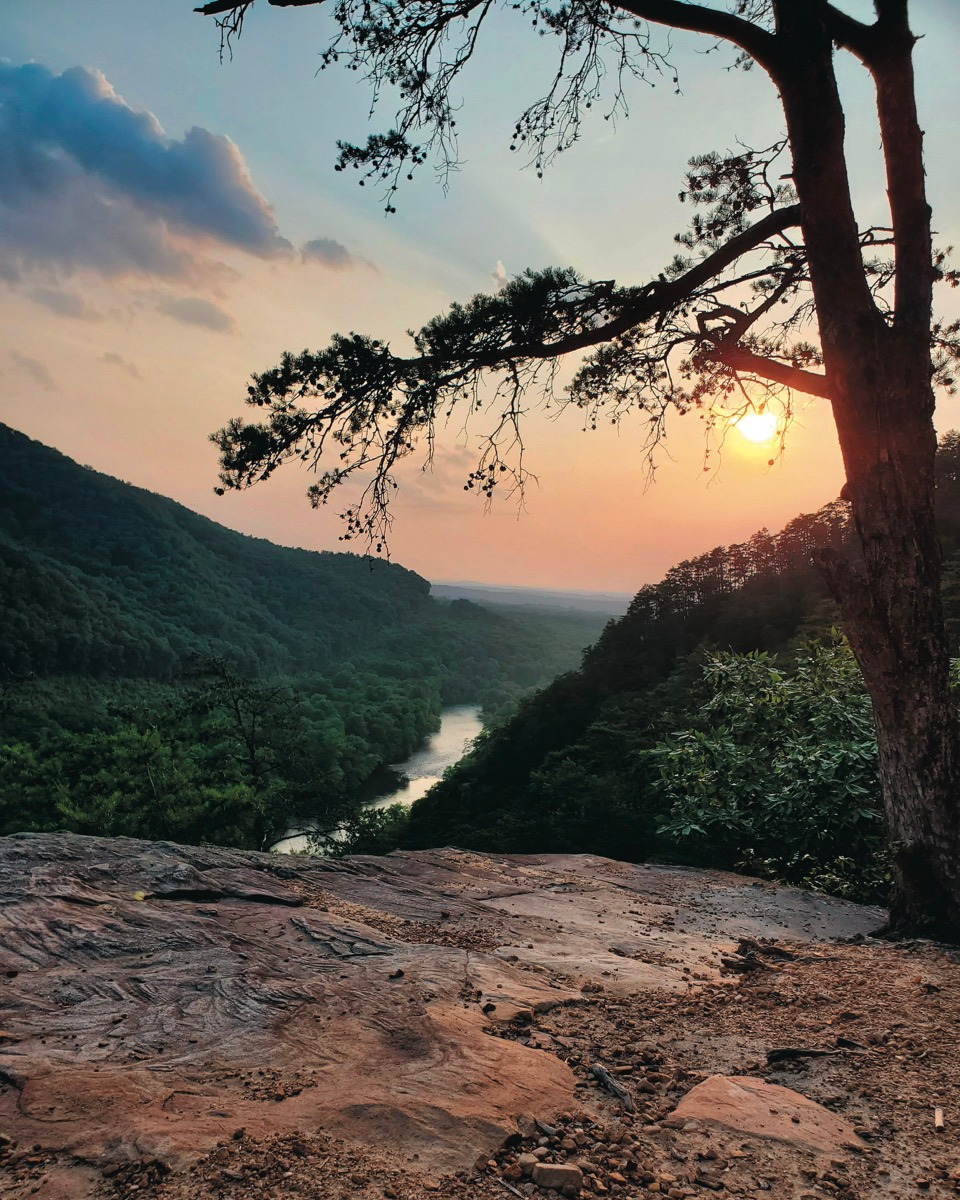 theTNmagazine's tweet photo. Hiwassee/Ocoee Scenic River State Park doesn’t only have water recreation opportunities for visitors to enjoy; it also has hiking, birding, camping and a staff who prioritizes customer engagement. (Photo by Angelo Giansante) #TNParks #StateParkSpotlight https://t.co/SjPoiJBByz https://t.co/XEhevAxRAV