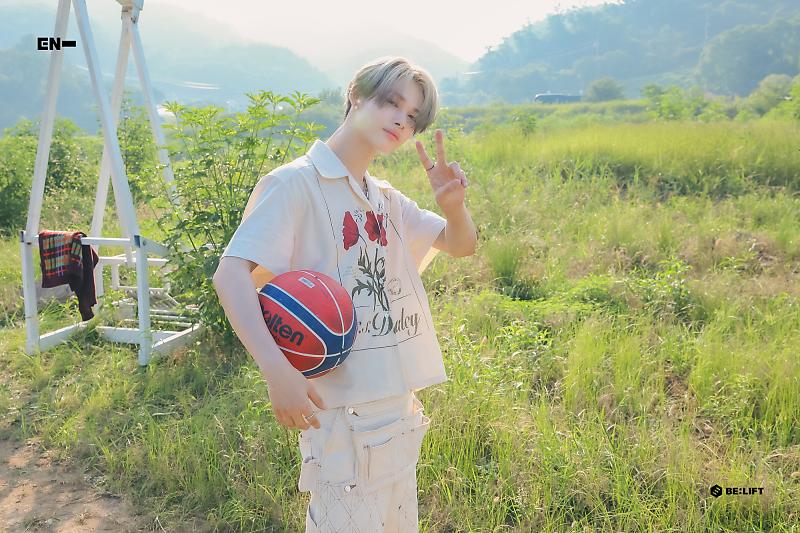 sunoolilfox's tweet image. HAPPY BIRTHDAY NI-KI-!💗🎉

BORN TO SHINE NI-KI
#DecemberBlossomNI_KI #ニキ18歳祝成人 #니키가_밟은_열아홉번째_스텝 @ENHYPEN_members @ENHYPEN