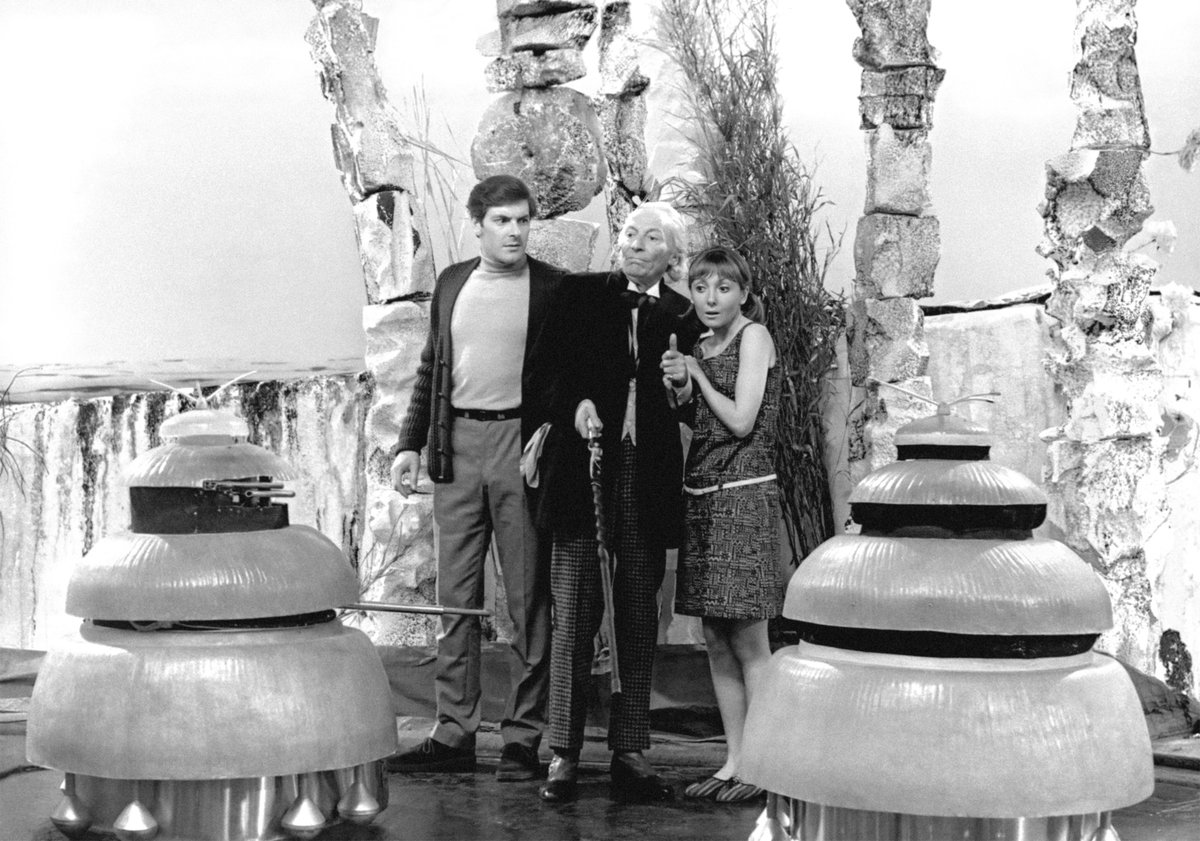 claytonhickman's tweet image. New #DoctorWho colourisation for my #NotQuiteAdventCalendar collection: Peter, Bill and Maureen meet the Chumblies in TC4 on Friday 9th July 1965 for ‘Four Hundred Dawns’. All colours vetted for accuracy by Mr P. Purves, and it turns out the Chumblies were blue, not pink!