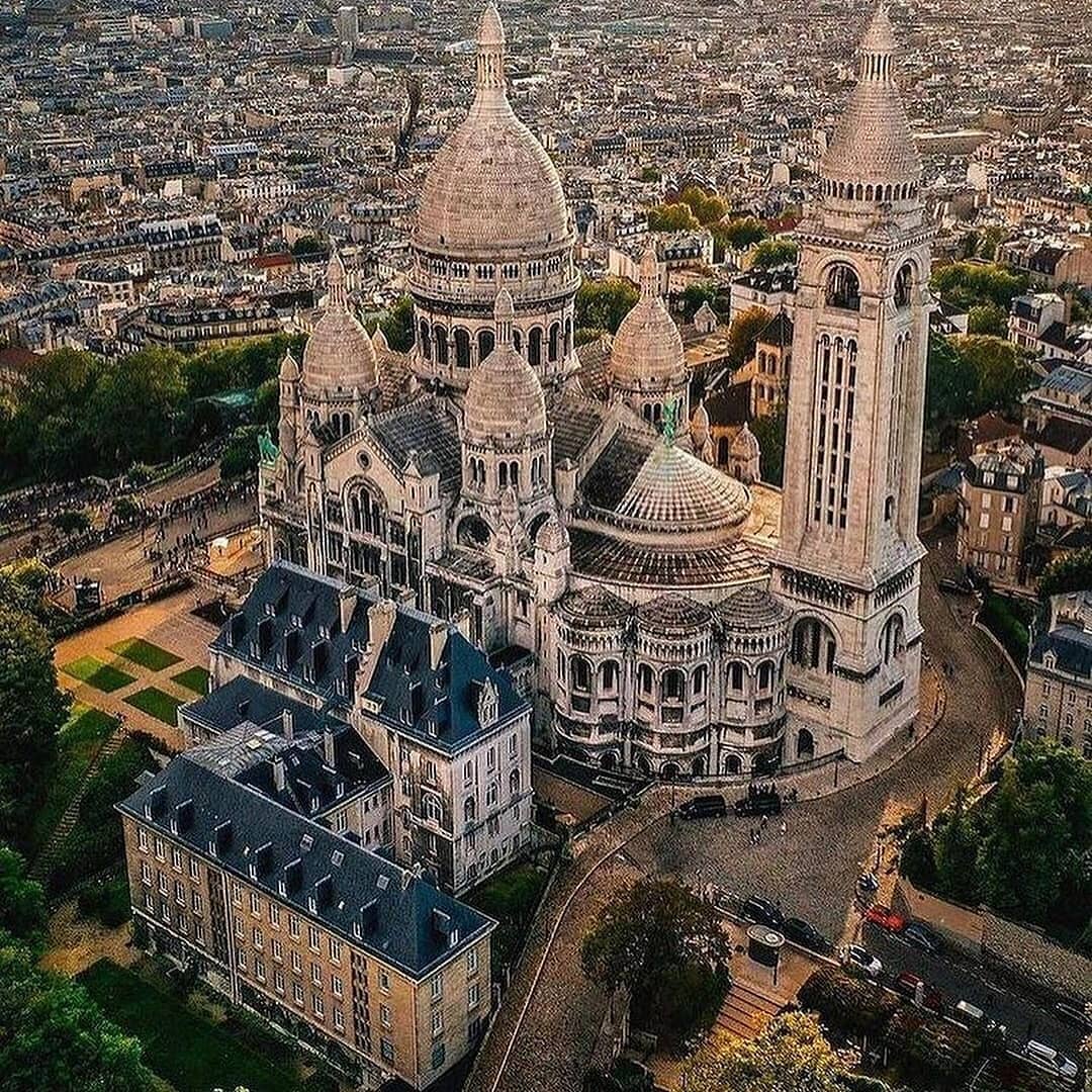 Leave ᱸyour eyes ﾞto the scenery ᠎and ᠎your ᠍weight  to ⬝the ﾞdelicious ᠍food.