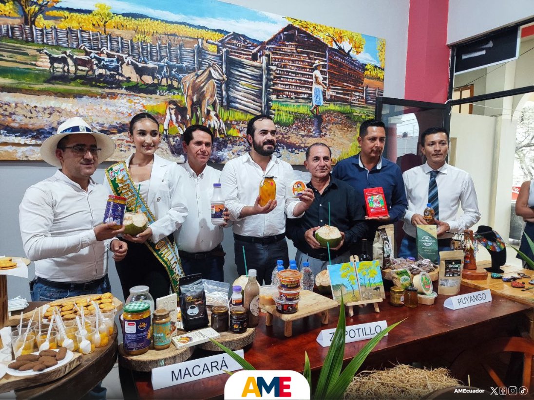 AMEcuador's tweet photo. Nuestro presidente @patricio_maldo, junto a los alcaldes de la Mancomunidad Bosque Seco visitaron el cantón #Zapotillo, llevando a cabo la firma de un importante convenio con la Mancomunidad que beneficia a los cantones de #Puyango, #Pindal, #Celica, #Macará, #Zapotillo y #Paltas https://t.co/QJ4Lwlwfcj