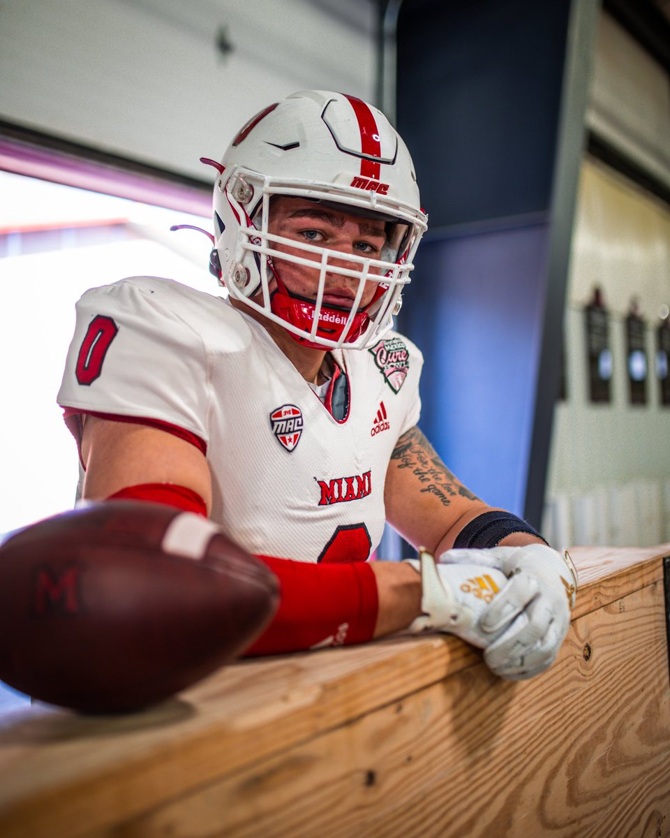 Saddle Up, We’re Headed South🏇

Bowl Week Uniform Reveal⚪️⚪️🔴

#RiseUpRedHawks | 🎓🏆