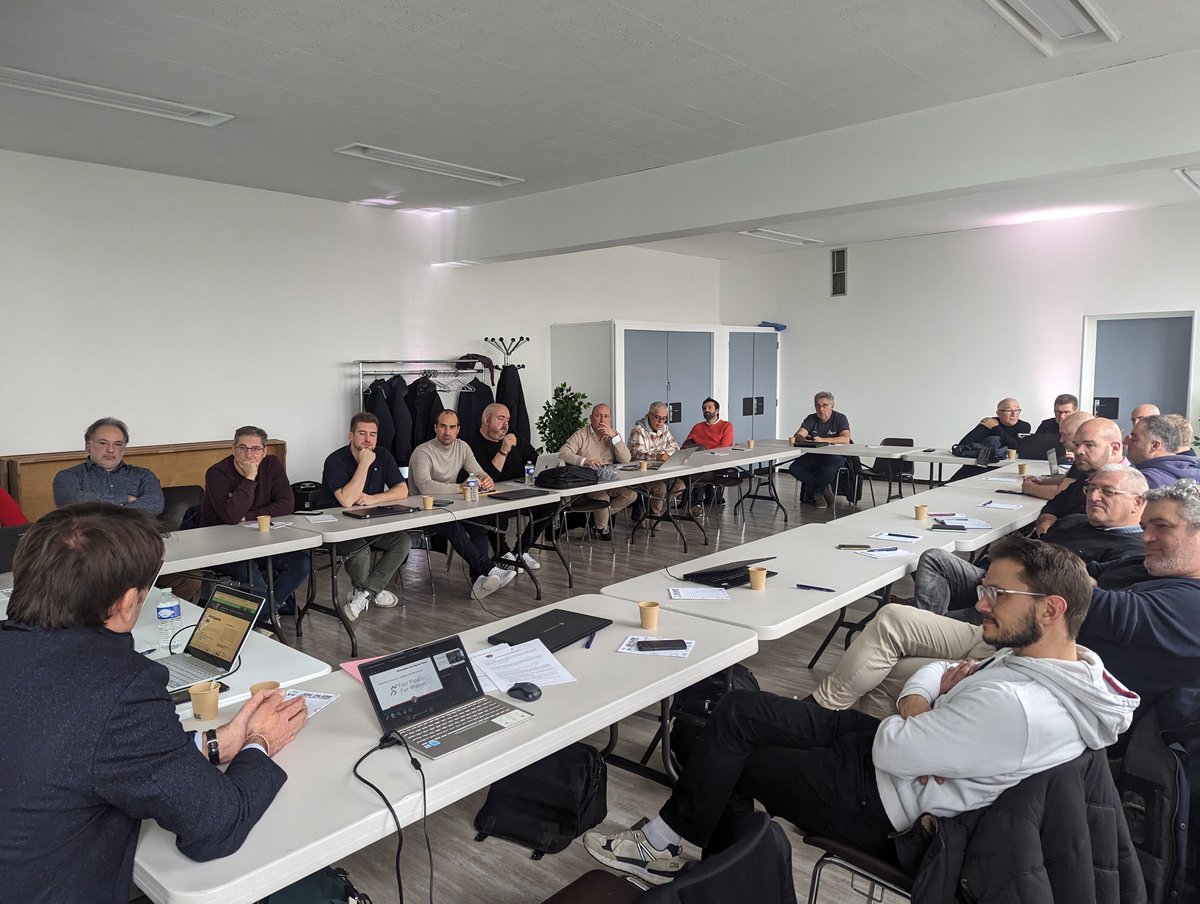 Début du séminaire de l'@UCPHandFeminin à Dijon. 
Au programme, après le temps institutionnel de l'AG, les enjeux #RSE, #marketing, #label club, structuration et développement de nos adhérents et du #handball pro féminin.
Merci @jdadijonhand pour l'accueil.