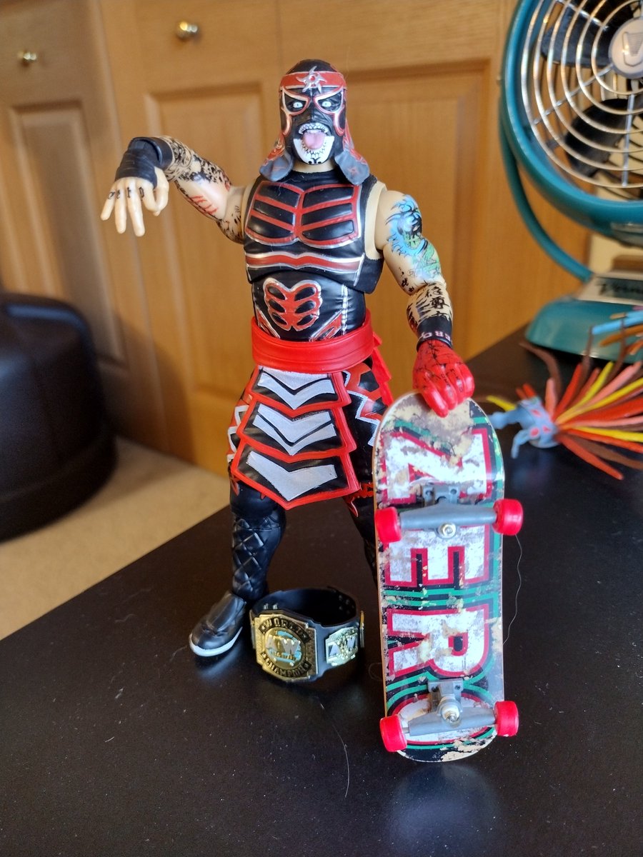 jaybird_jared's tweet image. How can we make this collaboration happen? @JamieThomasTV @PENTAELZEROM @zeroskateboards @LuchaBrothersmx @republicoflucha #boredatwork