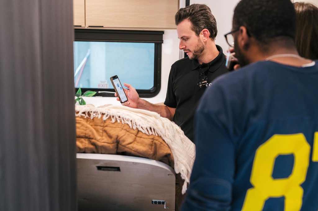 coast_rv's tweet photo. Want to see Coast in person? We offer virtual and in-person tours! Schedule an appointment at our facility in Nashville, TN or hop on the phone at your convenience and comfort. Head to the link in our bio!

#Coast #CoastRV #Adventure #Travel #Holidays https://t.co/Y83VNs41xC