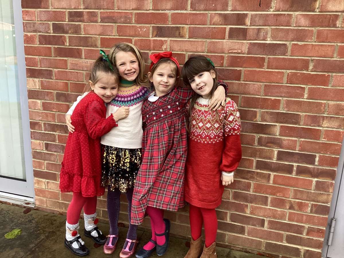 StMargs_Year2's tweet photo. Some more festive photos of 2W @StMargaretsPrep. #StMargs https://t.co/uQdrOXccsg