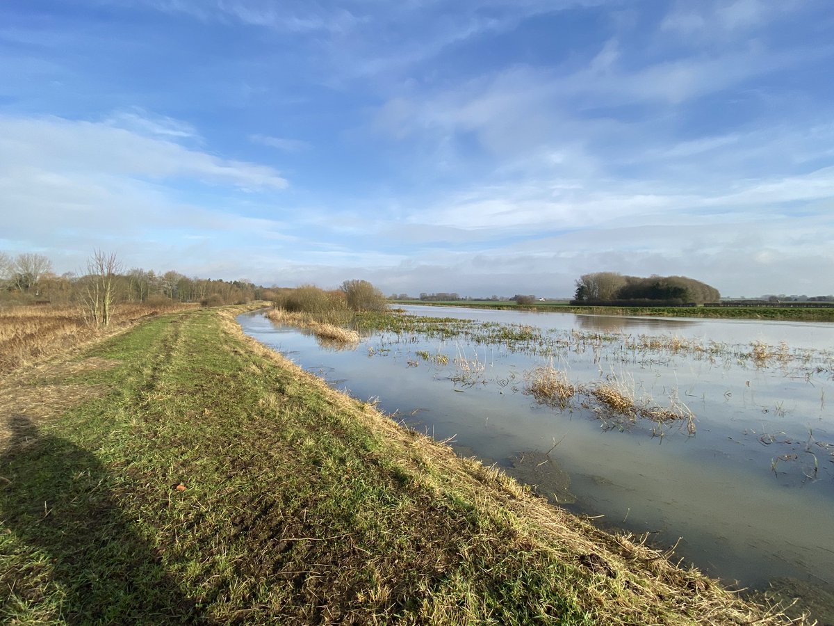 A really informative meeting @tophilllow talking all things flood risk, land management and partnerships by a very swollen river Hull. 
#partnerships
#floodaware