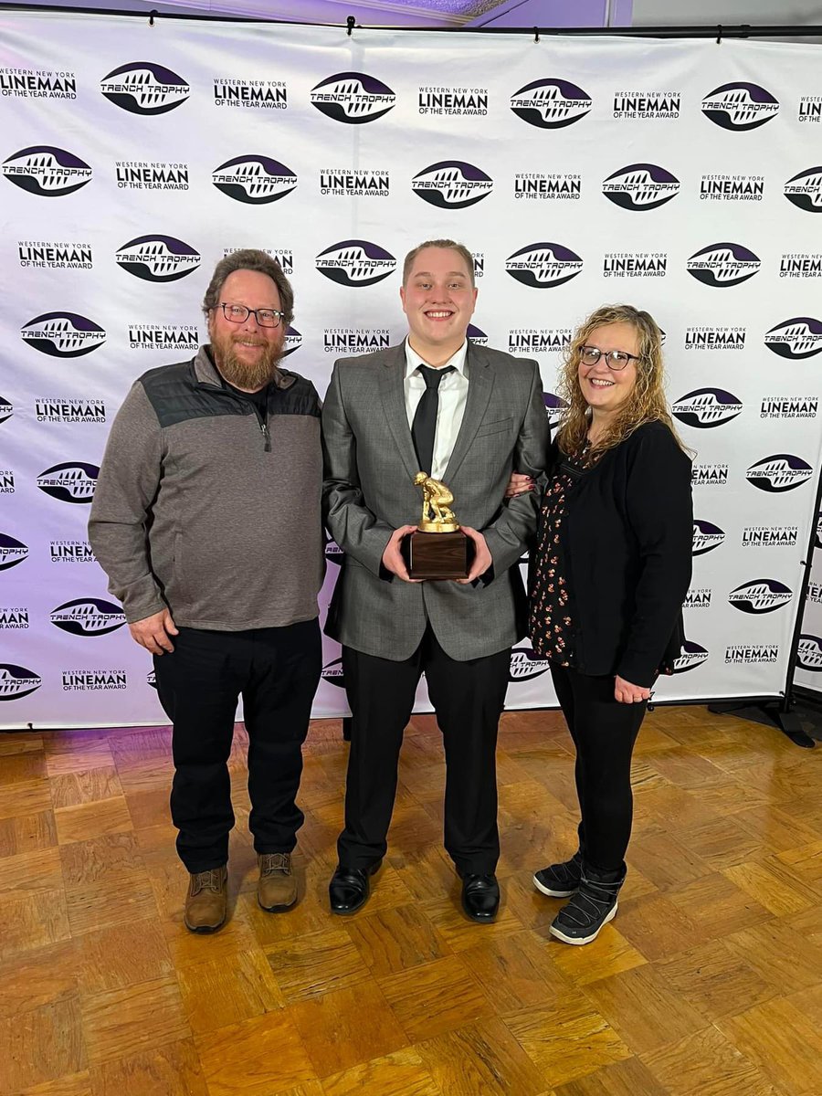 JHSFootball1's tweet photo. Congratulations to Aiden Devereaux on being inducted into the @TrenchTrophy Hall of Fame! @JHSRedRaiders https://t.co/Uxe3XQ0RUe