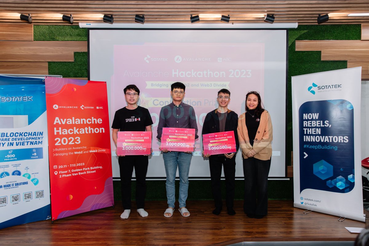 Team1VN's tweet photo. Avalanche Việt Nam Hackathon 2023 đã thành công rực rỡ với sự tham gia của 25 đội thi và năng lượng tuyệt vời từ họ. Thật tuyệt vời khi thấy được sự hứng thú và cam kết trong việc xây dựng trên @avax. Các builders Việt Nam tiếp tục nỗ lực xây dựng, và cộng đồng Avalanche Việt Nam của chúng ta đang không ngừng phát triển.

Chúng tôi muốn gửi lời cảm ơn đặc biệt đến @SotaTek  và @ABC_StationHQ vì đã đồng tổ chức một sự kiện hackathon tuyệt vời như vậy!

Hãy trải nghiệm lại những khoảnh khắc đáng nhớ của sự kiện tại đây: https://t.co/89LMp0Qr9P

Livestream: https://t.co/kRwmmg317a

Recap: https://t.co/JqJt7rRDMk