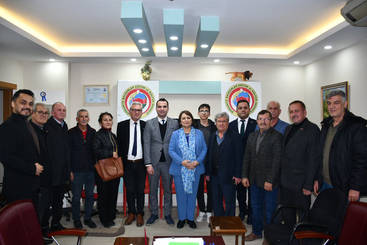 muzeyyensevkin's tweet photo. 🔴 Osmaniye Balkan Türkleri Derneği Başkanı Ahmet Kara ve dernek üyeleri ile sorunları, çözüm önerilerimizi ve yerel seçim sürecinde yapılması gerekenleri konuştuk. https://t.co/bjAFntZ237