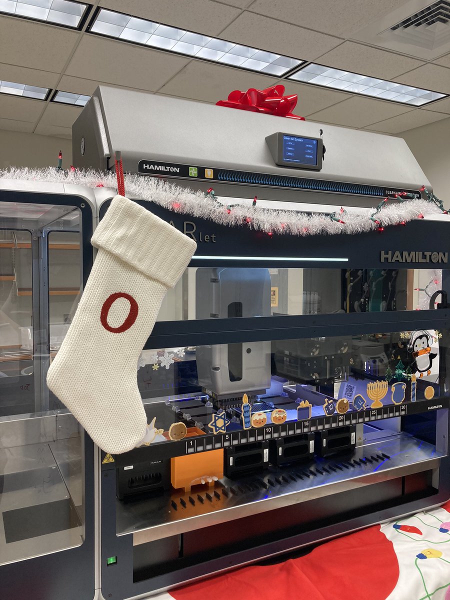 bffswithbiology's tweet photo. Christmas and the holidays come early this year for the @ChoryLab 🎁🎉🎄Two new beautiful @HamiltonRobotic STARlets 😍 Ready for so much science🧬🦠 https://t.co/xRo9Z87Lch