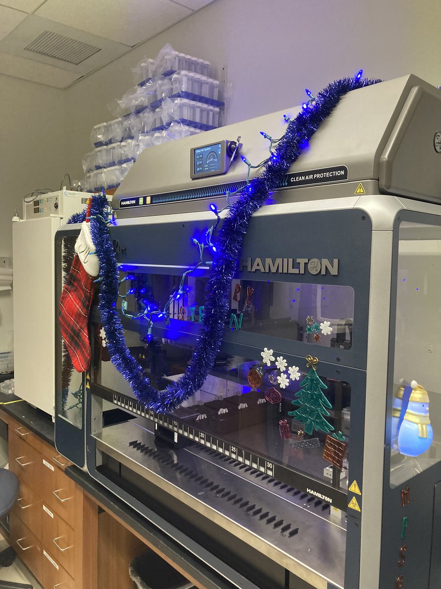 bffswithbiology's tweet photo. Christmas and the holidays come early this year for the @ChoryLab 🎁🎉🎄Two new beautiful @HamiltonRobotic STARlets 😍 Ready for so much science🧬🦠 https://t.co/xRo9Z87Lch