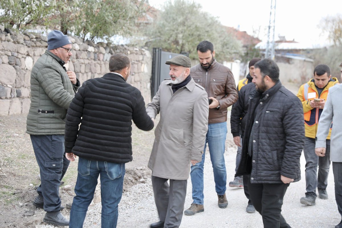 ahmetclkbyrkdr's tweet photo. 📍#Boztepe

🛣️ Boztepe'nin en işlek caddelerinden, otobüs güzergahındaki Altan Caddesi'nde  1️⃣1️⃣0️⃣0️⃣ metre asfaltı yeniliyoruz 👍🏻

Hemşehrilerimizin ulaşımdaki konforu için çalışmalarım��z tüm hızıyla sürüyor ☺️

#Kayseri #Kocasinan #KocasinanBelediyesi https://t.co/inPOzbvltc