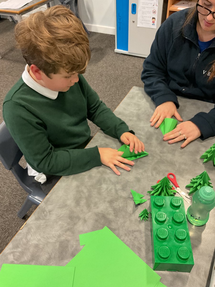 Bridgeview_Hull's tweet photo. #ClassPeace have had a fantastic Christmas crafts afternoon! They have made origami Christmas trees, reindeer hot chocolate and 2024 calendars. Lots of fun! 🎄 https://t.co/AciJOijYYm