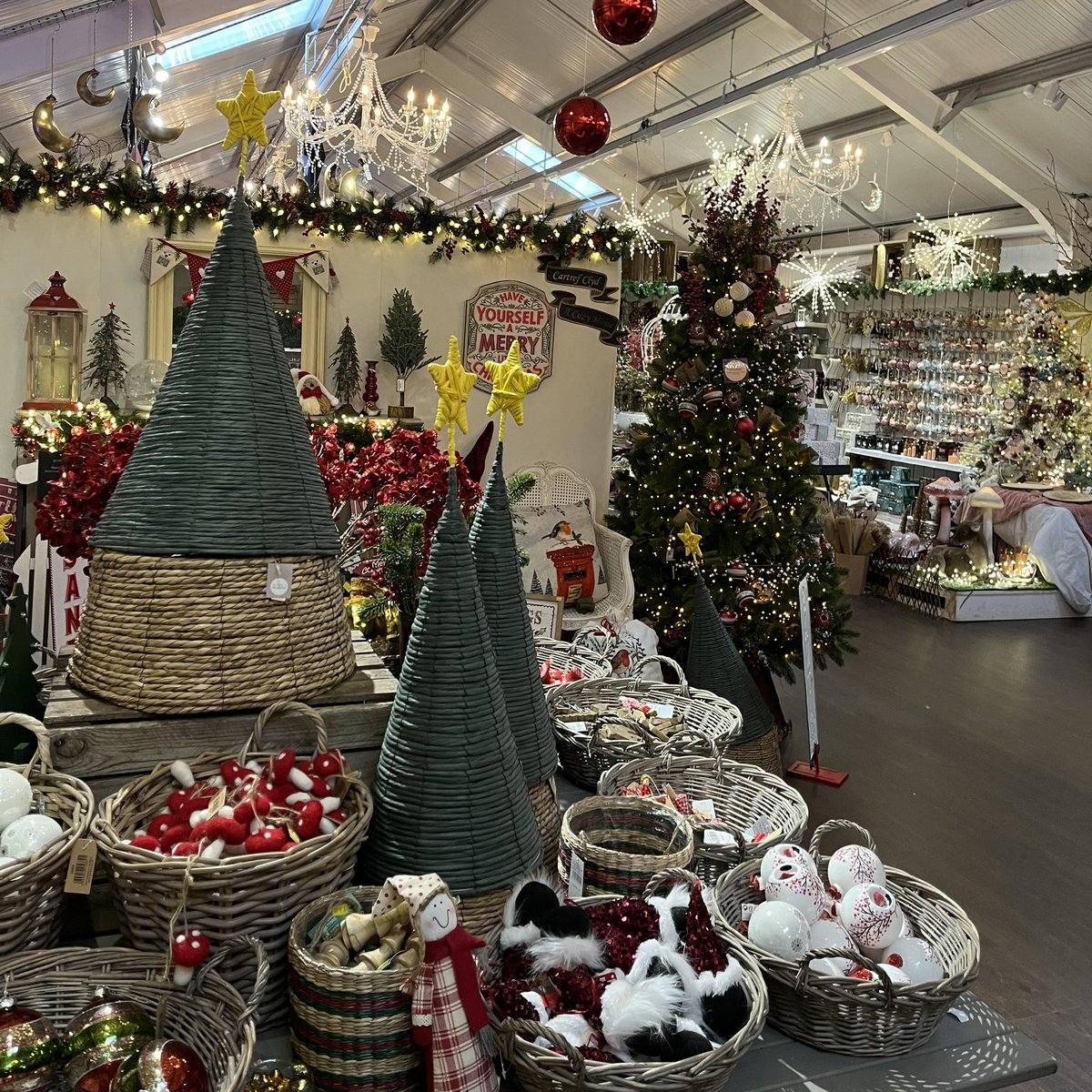 Côr Dre (@cor_dre) on Twitter photo Mi fyddwn ni’n canu yn Fron Goch fory rhwng 11-1 🎶✨🎄
Cofiwch alw heibio! <a href="/frongochgarden/">Fron Goch Garden Centre</a> Mi fyddwn ni’n canu yn Fron Goch fory rhwng 11-1 🎶✨🎄
Cofiwch alw heibio! <a href="/frongochgarden/">Fron Goch Garden Centre</a>