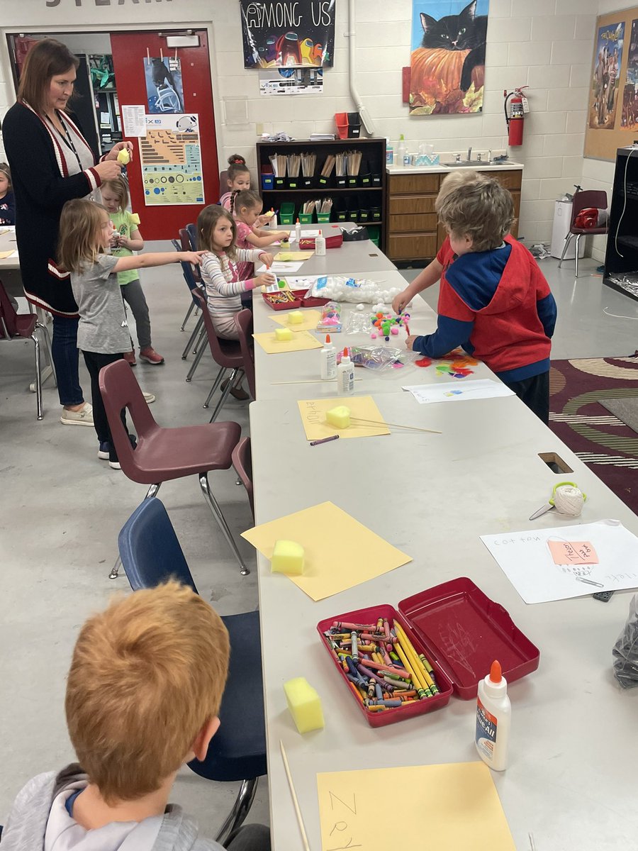 biggnit's tweet image. @CCSredwolves @ClintonMIEl @CESPrincipalAJ @ccs_super @PLTWorg @MurrayScience Kdg Ss working on their “Paintbrush” final projects for “Structure &amp;amp; Function” love this day!! #PLTWLaunch used their drawn designs from their previous class.