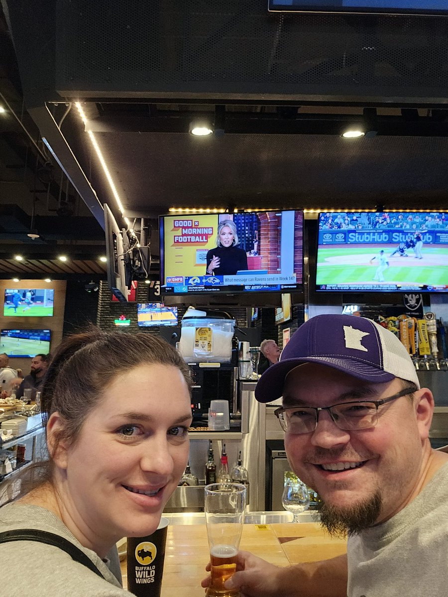 Hey <a href="/BWWings/">Buffalo Wild Wings</a> its finally Friday, lets feast!! #KFANVEGAS