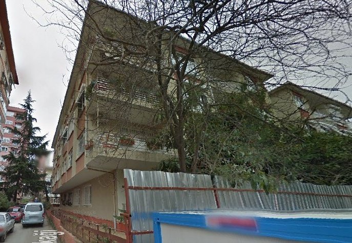 matruskaninhici's tweet photo. Gözlerime inanamamam çok saçma geliyor her gün onlarca benzer örneği görmem nedeniyle ama yine de şaşırıyor insan İstanbul'a yapılan kolektif kötülüğe. Kentsel zorbalığın şiddeti günden güne artıyor ve tüm bunlar kanunlara uygun şekilde yapılıyor. Şaka gibi her şey.

@ Erenköy. https://t.co/WfsVNYTvhA