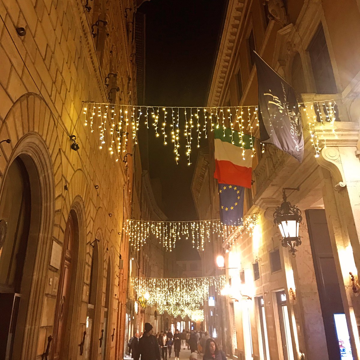 ✨Today Dec 8 is a national holiday in Italy , celebrating the Feast of the Immaculate Conception. As the holiday season gets underway we send warm greetings and best wishes to all our friends around the world⭐️✨