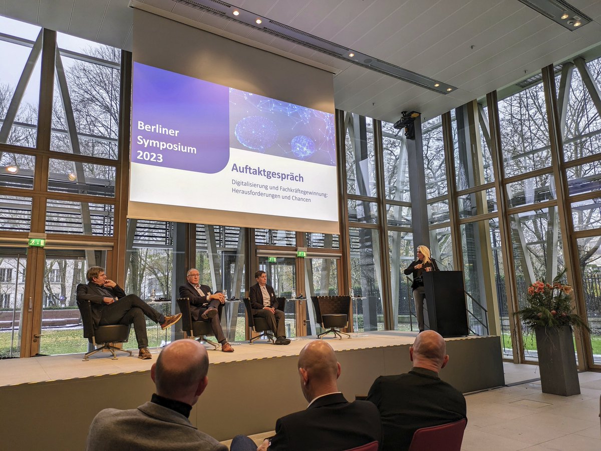 tuberlinacademy's tweet image. Thanks to the #FernUniversitätinHagen for the excellent symposium on Shaping  Transformation. 👏
🚀Inspiring ideas on competence-based  learning, tailored and flexible offers, coaching, collaboration and an infrastructure that facilitates #lifelonglearning.
#TUBerlinAcademy