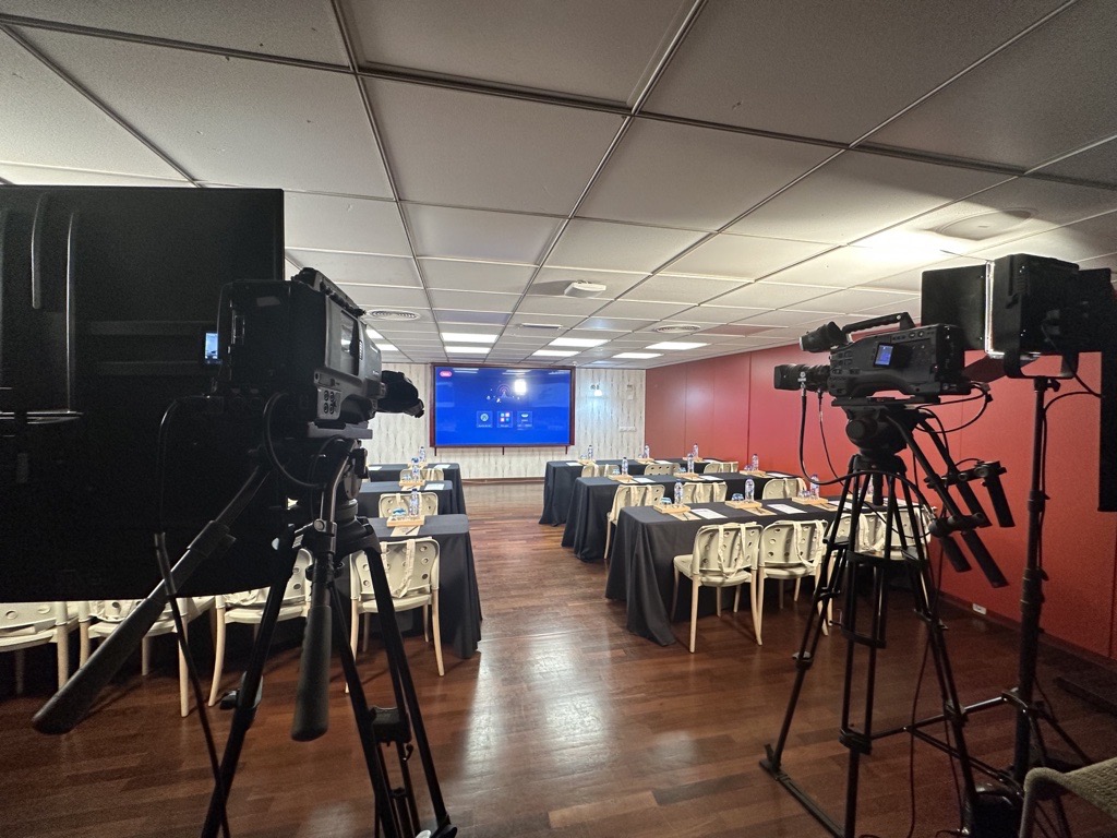 Nuestro desafío fue transformar la típica reunión farmacéutica en una experiencia interactiva. No nos conformamos con lo común, preferimos innovar enfocándonos en contenido dinámico. A través de la creatividad, creamos un #evento único. 

#creatividad #mcispain  #eventprofs