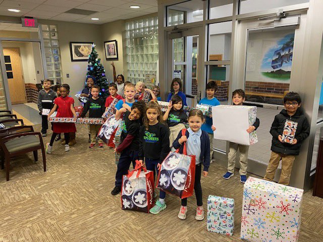 Ms. Villamil’s class helps to deliver presents to our school’s giving tree. <a href="/PikeSchools/">Pike Twnshp Schools</a> <a href="/VillamilVillage/">FCPA ROOM 401</a>