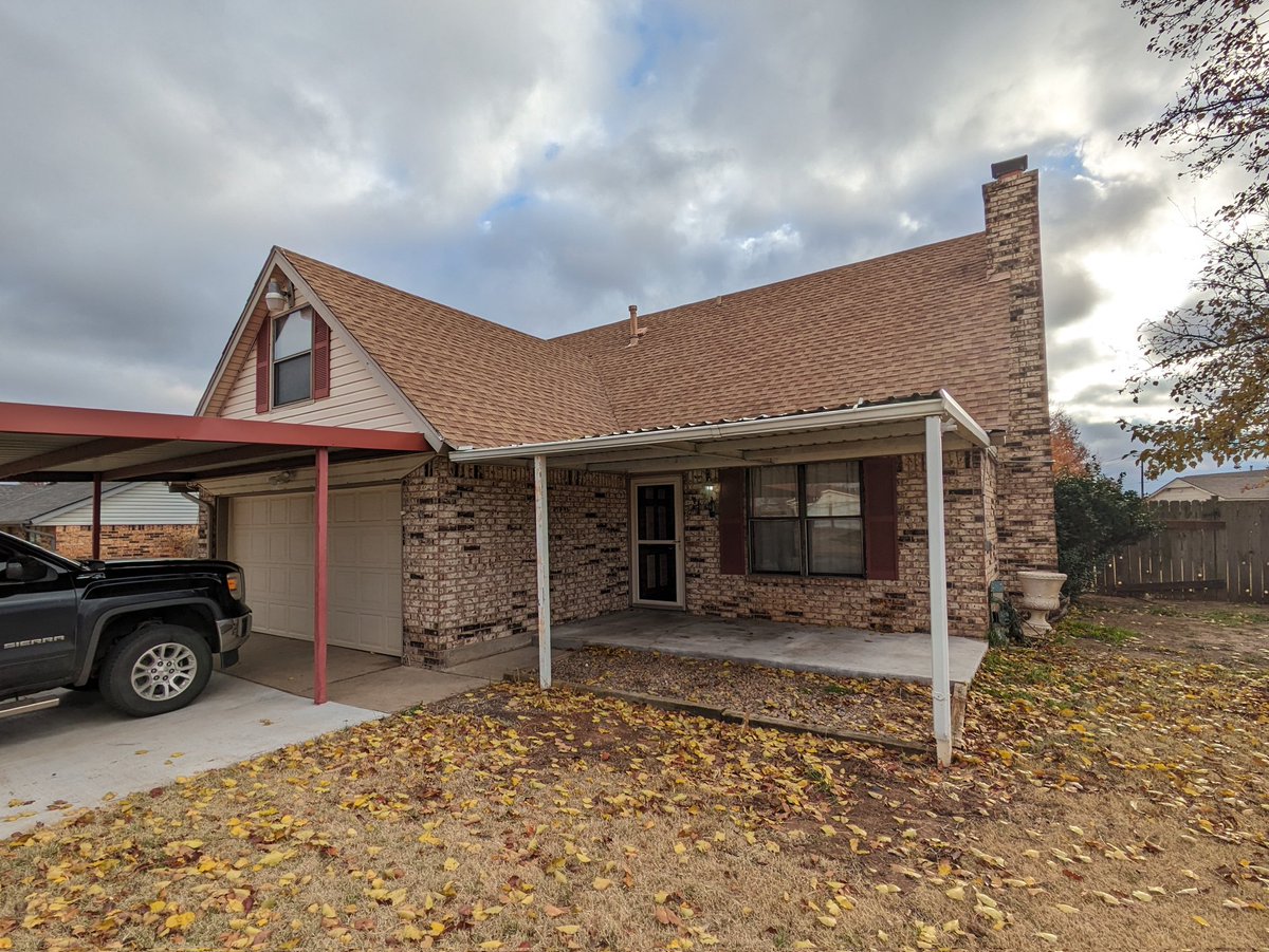 eck7474's tweet photo. Hey hey got another one under contract for my first time buyer! Love helping folks walk through the process of making these purchases. Shout out Becky Wilber for getting him set on financing too!
#okcrealtor #okcrealestate #cookiesandhouses #undercontract @cookiesnhouses https://t.co/ivTyifAcCz