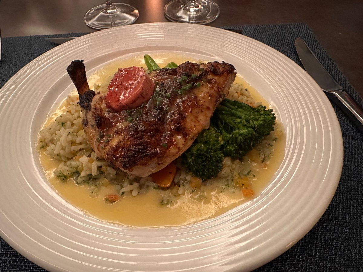 NOTL_Homes's tweet photo. For my fellow #foodies in the #Niagara region, Savor restaurant just aross the border is an absolute must-visit! This dining gem showcases Niagara Falls Culinary Institute's student chefs culinary skills🍽️
https://t.co/DBDhtyEDhh
#FridayFlavours #restaurantsofniagara https://t.co/LsiSpd6hAB