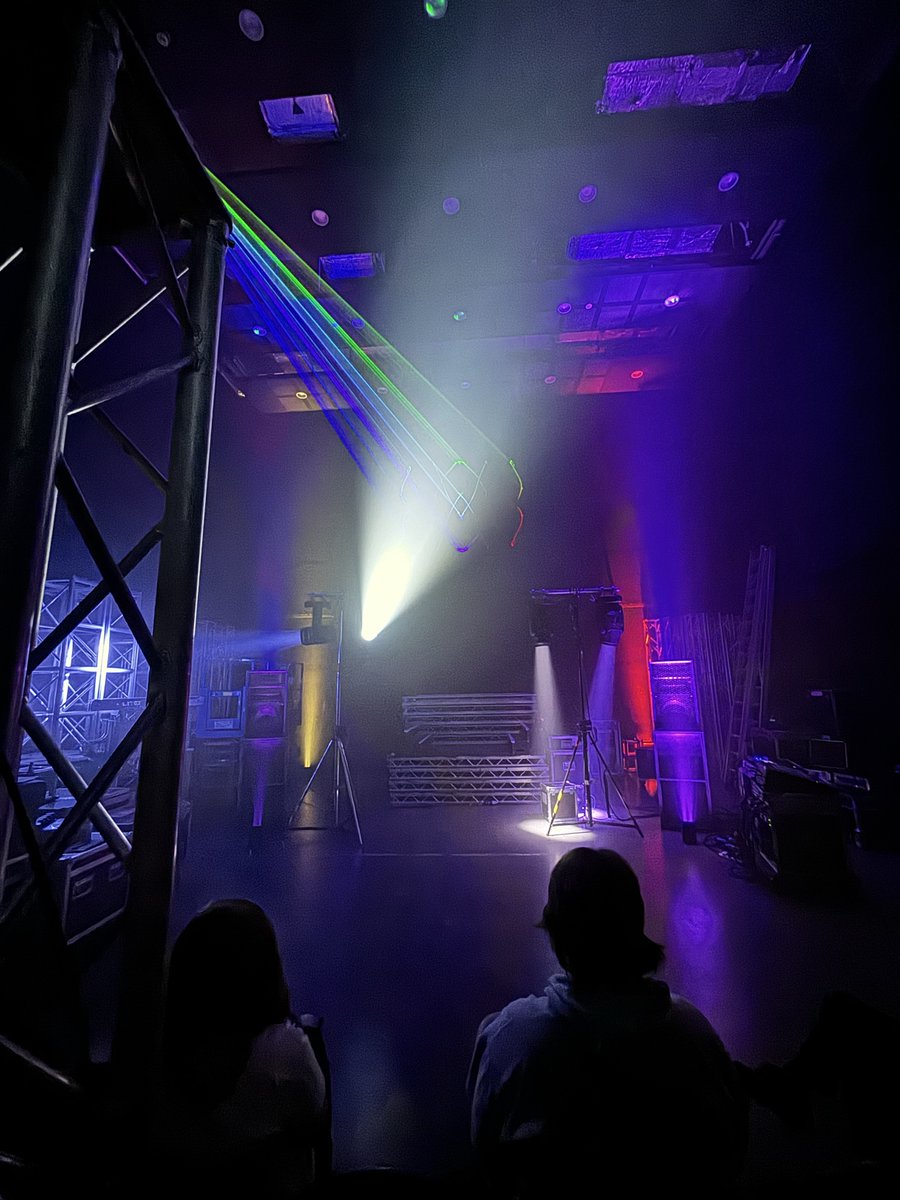 DerbyUni's tweet image. Following a guest lecture by Dan Briggs from BPM SFX and a trip to see The Prodigy, second-year Sound, Light and Live Event Engineering students were tasked with creating a laser and lighting show in our dedicated auditorium.  🎛️💡

#LightEngineering #LightingShow #LaserLighting
