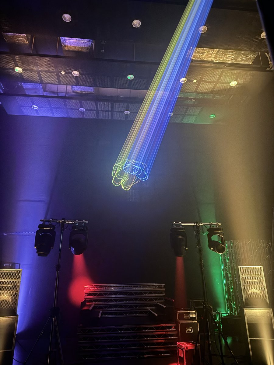 DerbyUni's tweet image. Following a guest lecture by Dan Briggs from BPM SFX and a trip to see The Prodigy, second-year Sound, Light and Live Event Engineering students were tasked with creating a laser and lighting show in our dedicated auditorium.  🎛️💡

#LightEngineering #LightingShow #LaserLighting