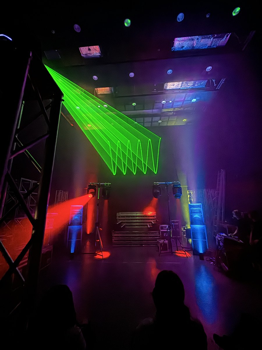 DerbyUni's tweet image. Following a guest lecture by Dan Briggs from BPM SFX and a trip to see The Prodigy, second-year Sound, Light and Live Event Engineering students were tasked with creating a laser and lighting show in our dedicated auditorium.  🎛️💡

#LightEngineering #LightingShow #LaserLighting
