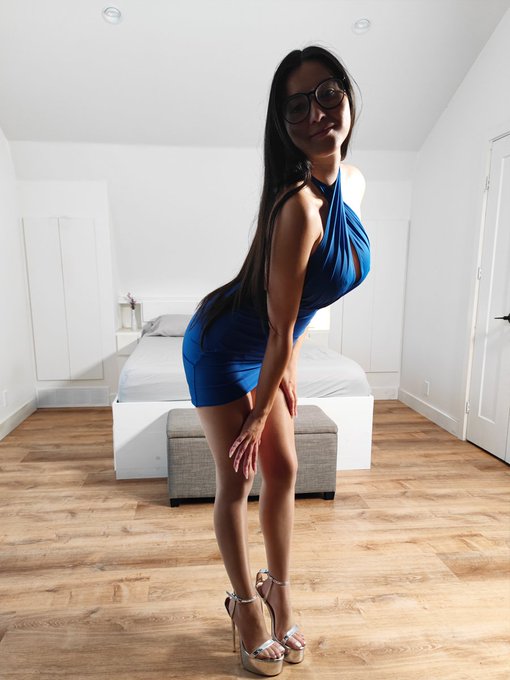 #bluedress #nudenylons #silverheels #pantyhoselover https://t.co/UTl8fTNHcL<a href="/tag/bluedress"class="tags">#bluedress</a><a href="/tag/nudenylons"class="tags">#nudenylons</a><a href="/tag/silverheels"class="tags">#silverheels</a><a href="/tag/pantyhoselover"class="tags">#pantyhoselover</a>
