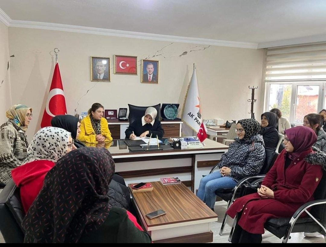 İl Kadın Kolları Başkanımız Asuman YAVUZ ve Yürütme Kurulu Üyelerimiz Göksun İlçe Başkanlıgımızı ziyaret ederek yönetim kurulu toplantısına katılım sağlamışlardır.
Nazik ziyaretleri için teşekkür ediyoruz.

#AKKadınKahramanmaraş 
#AsumanYavuz