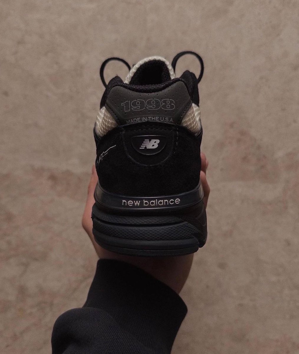 FitThemAll's tweet photo. Nouvelles images des prochaines New Balance 990v4 x Joe Freshgoods « Outro » ♠️ https://t.co/pYKACSs6VF