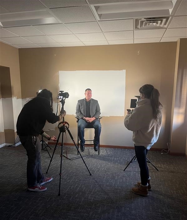 fuseboxmarket's tweet image. Behind the scenes of a new series we are starting with HUB712. 🎥 Can't wait for everyone to check it out! #fuseboxmarketing #digitalmarketing #marketing #videomarketing