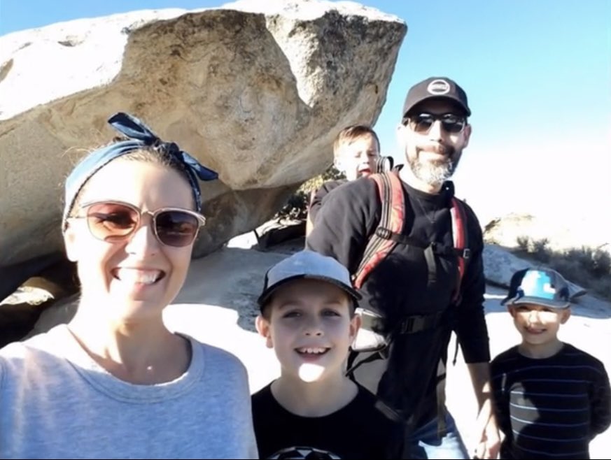 SportyMcSports's tweet photo. Today’s #5dollarfriday is for Kami.

Kami lost her husband Nick Field in October and is now working multiple jobs to make ends meet for her 3 sons. This will be their first Christmas without him. 

Let’s lighten their load this holiday season ❤️ 

Please RT 🙏 

Venmo: @devpayne https://t.co/xMgfwztXnk