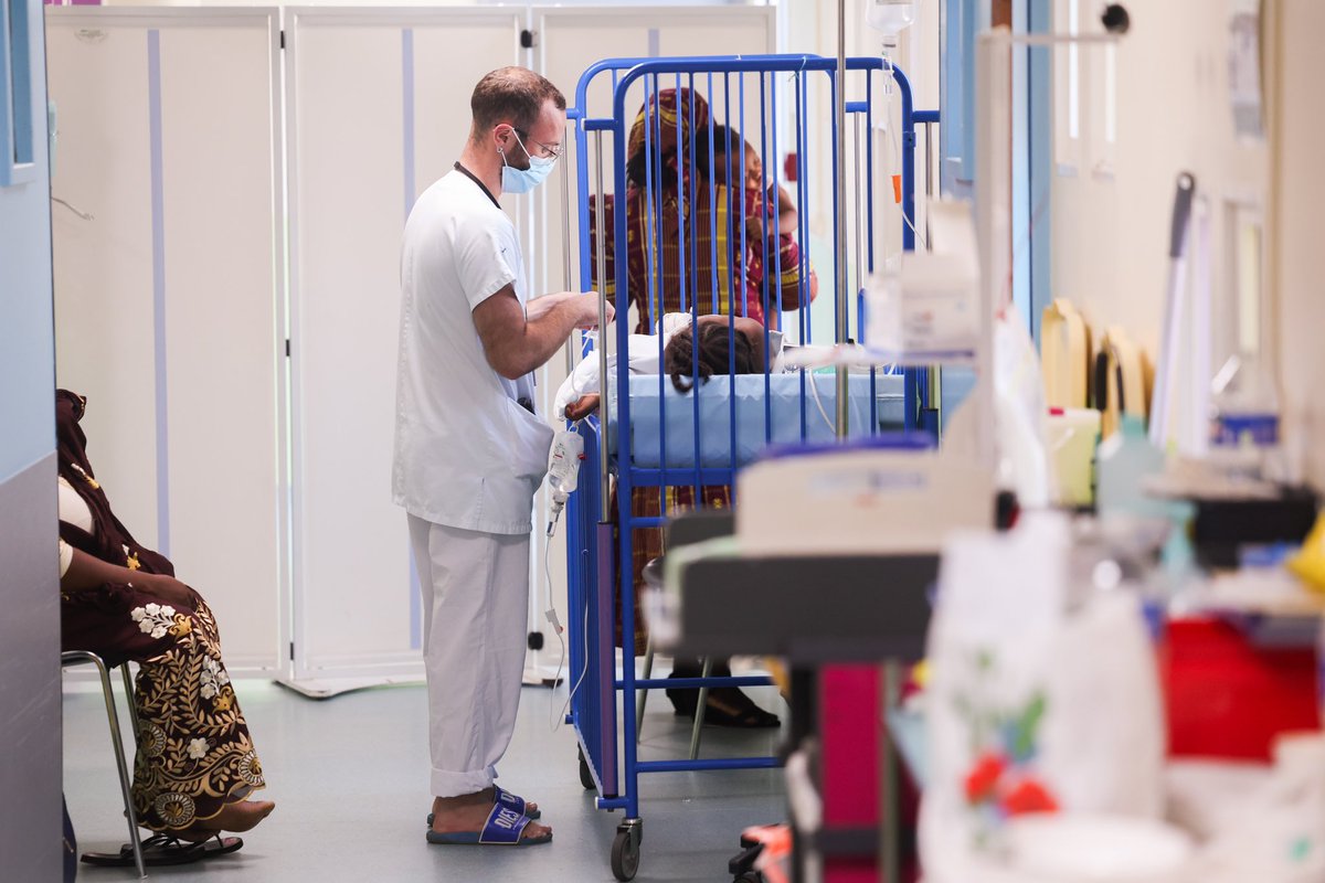 Pour la santé des Mahorais, l'État se mobilise pour soutenir la création de nouvelles filières de soins et former davantage de soignants sur l’île.
 
Parmi nos engagements : 242 millions € investis pour développer, dès 2024, l’hôpital de Mamoudzou et bientôt un second hôpital.