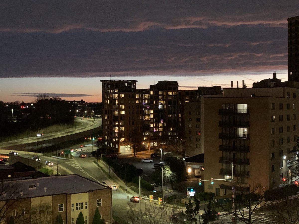 BobArtDangelo's tweet photo. Sunset Thursday evening Arlington, VA. https://t.co/R9glGFOlkn