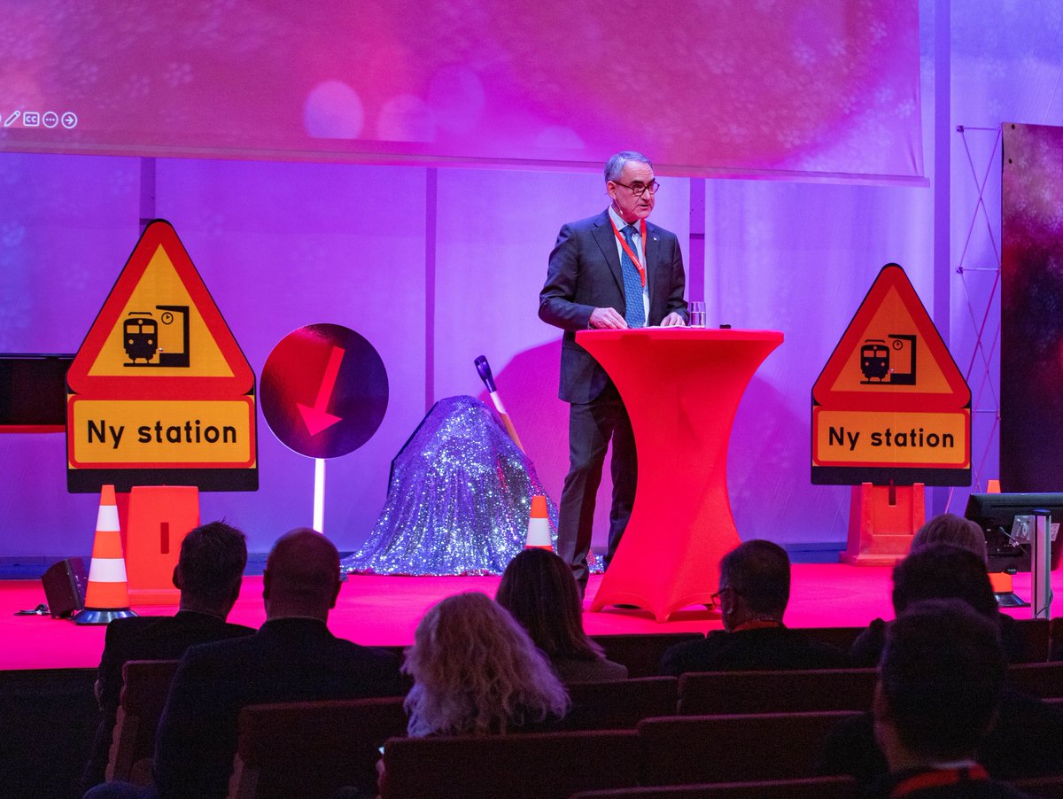 Det skånska järnvägsnätet får en historisk kapacitetsökning genom fyrspår Malmö-Lund & dubbelspår Ängelholm-Maria. Den officiella invigningen sker på söndag på stationerna. Vår generaldirektör medverkade idag i en ceremoni inför invigningen där han pratade om framtidens järnväg.