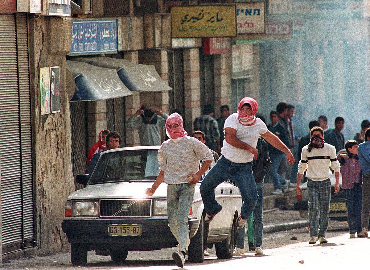 ZapatistaOrg's tweet photo. Gaza, 8 de diciembre de 1987:Mueren 4 jóvenes palestinos al ser atropellados por un israelí
es la chispa que hará que los palestinos
el descontento con la ocupación explota.
Del campamento de Jabalya,de donde
proceden los niños,la revuelta se extenderá
a todos los Territorios... https://t.co/rbSaDPXsOu