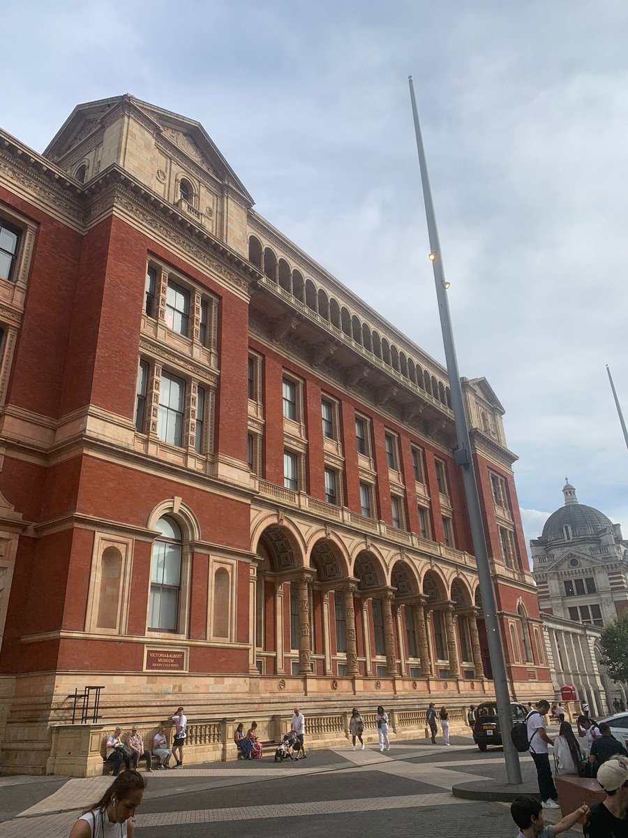 This week our Year 12 Chemistry & Physics students visited @imperialcollege for their STEM Winter Lecture event.
They had a wonderful time & were so impressed with the staff, campus, and talks delivered. Thank you for putting such a great event on. #RaisingAspirations @HarrisFed