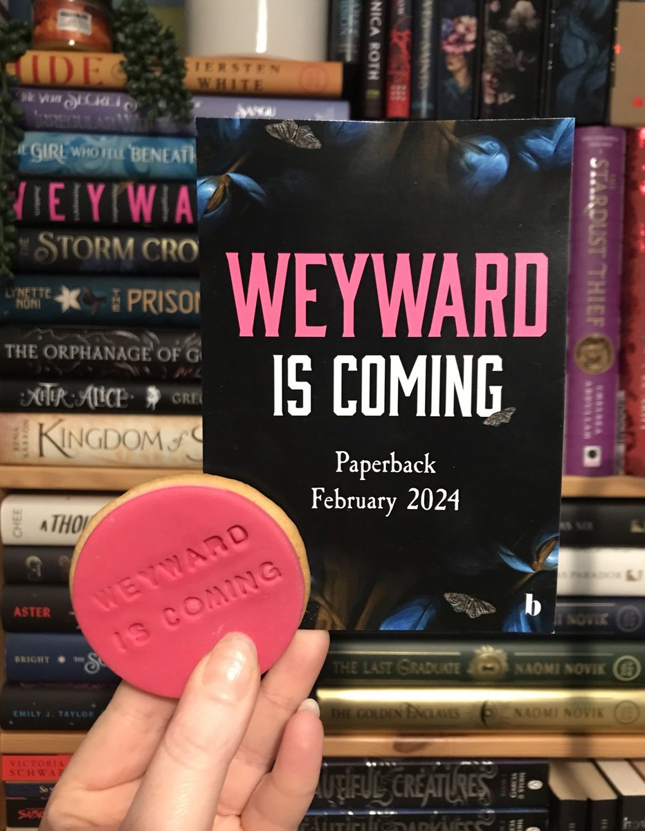 ✨Weyward is coming!✨

Paperback release in February 2024! 

(I’m always here for baked goods to help promote books) 😜🤤

<a href="/EmiliaHartBooks/">emilia hart</a> <a href="/fictionpubteam/">HarperFiction PR</a> <a href="/HarperInsider/">HarperInsider at HarperCollins</a>