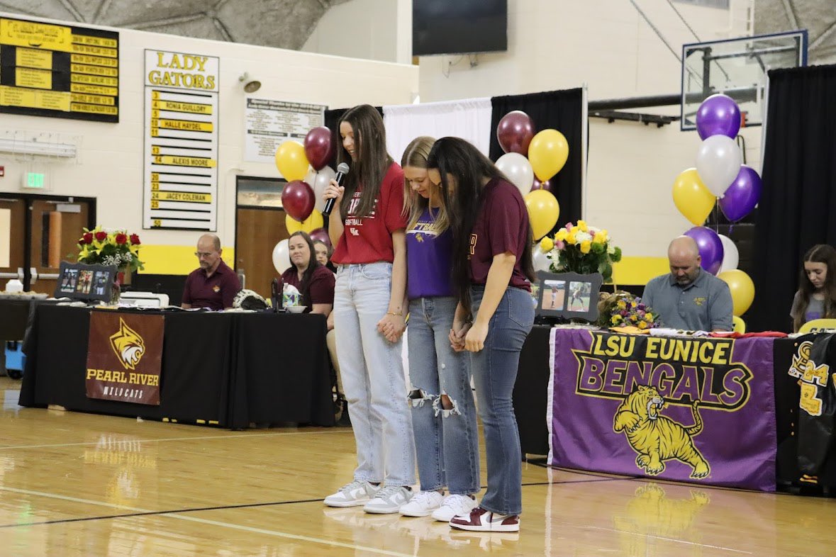 SamLandaiche18's tweet photo. God has put the most amazing family, friends, coaches, and teammates in my life to make me the player I am today. I am so thankful for all He and these people have done in my life to allow me to play softball at the next level 🤍❤️ @UMRamSoftball @_STAsoftball @MarucciPatsGC https://t.co/Xydsu4BSUl