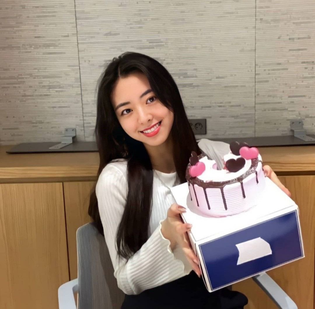 dailysyn's tweet photo. HAPPY YUNA DAY! 🐰🩷

I love you sooo much my dear yuna. You’re a ray of sunshine in my life, I’m so grateful for your existence and I hope to always see you shine and live a happy life

U GO YUNA DAY  
#QueenkaYunaDay #유나 #Yuna https://t.co/vog93YgWOu