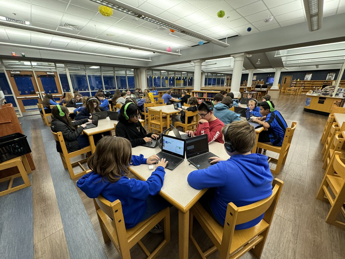 Runbeckhamrun's tweet photo. @WEMS_Raiders Hour of Code!  #futurecoders https://t.co/MIoJWM5dij