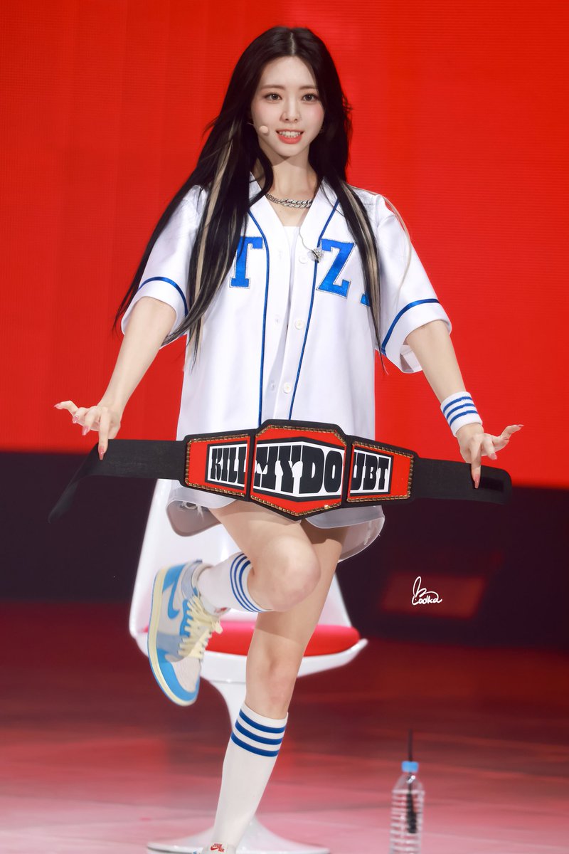 is_Vodka7's tweet photo. 𝐇𝐀𝐏𝐏𝐘 𝐘𝐔𝐍𝐀 𝐃𝐀𝐘

🐰❤️

#우리의_첫눈_유나야_생일축하해
#QueenkaYunaDay
#ITZY #있지 #YUNA #유나 https://t.co/JVnlR6jxJY
