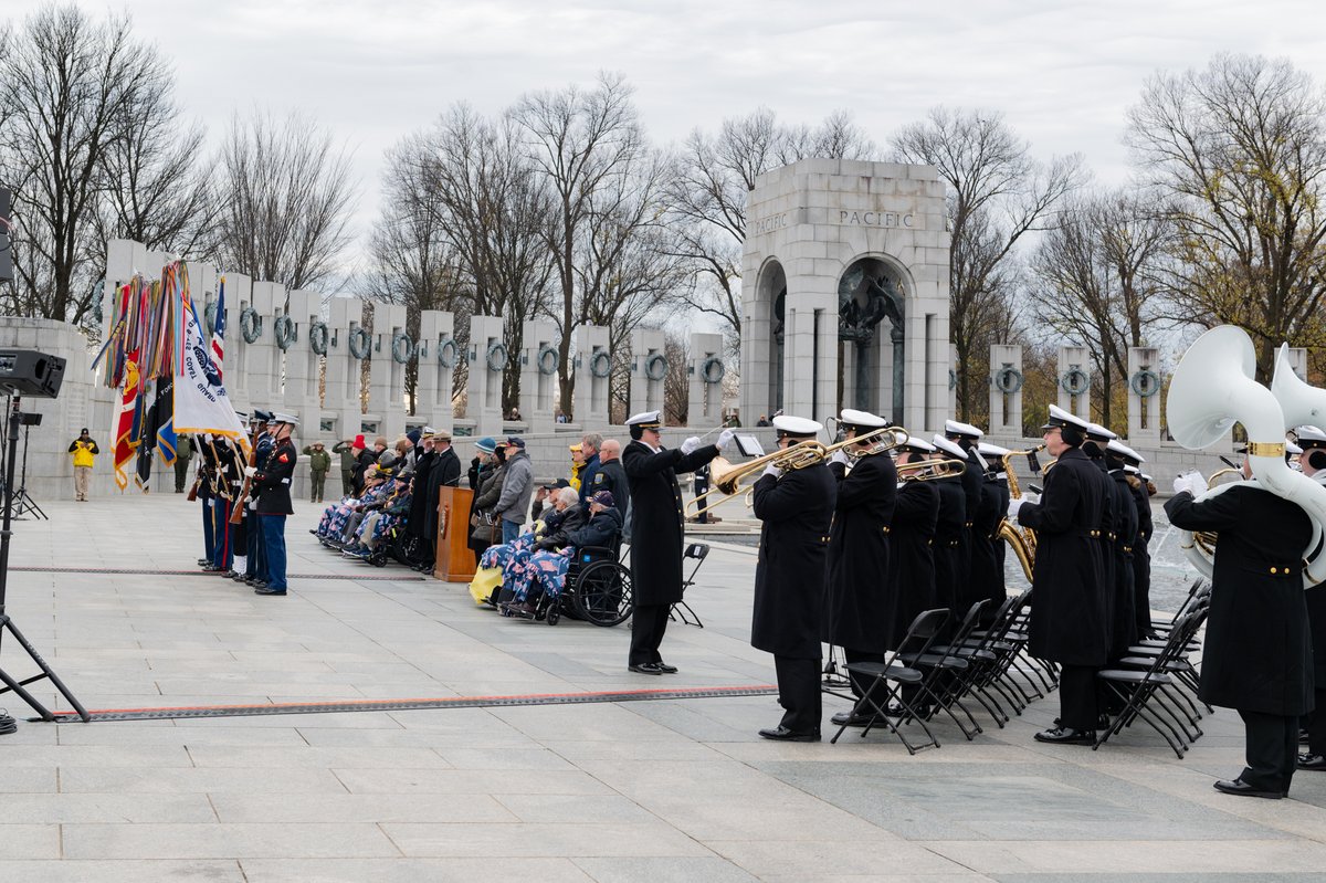 Yesterday, the U.S. Navy Ceremonial Band performed a wreath laying ceremony at the World War II Memorial for Pearl Harbor Remembrance Day. #pearlharbor #usnavy #navyhistory #veterans #wreathlaying #ceremonialband #navymusic #WWII