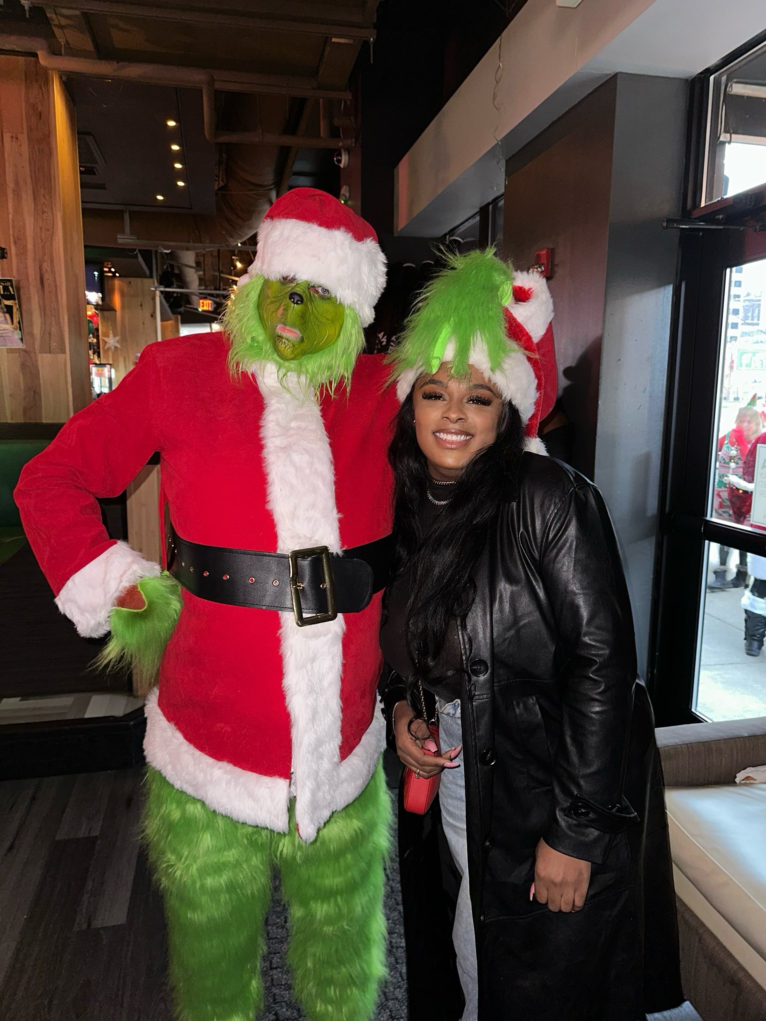 1 pic. The Grinch stole my throat https://t.co/tcUEXNtSiO