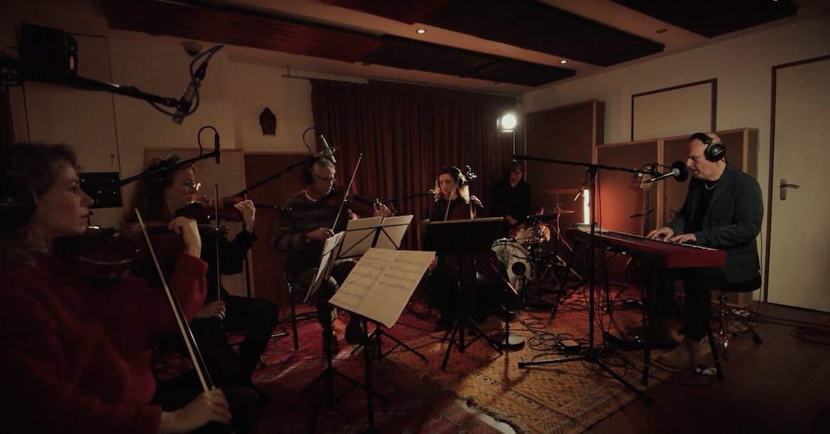 CLASH (@clashmagazine) on Twitter photo .<a href="/philipselway/">Philip Selway</a> + Elysian Collective release 'Live At Evolution Studios' - a beautiful re-framing of his solo work...
clashmusic.com/news/philip-se… .<a href="/philipselway/">Philip Selway</a> + Elysian Collective release 'Live At Evolution Studios' - a beautiful re-framing of his solo work...
clashmusic.com/news/philip-se…